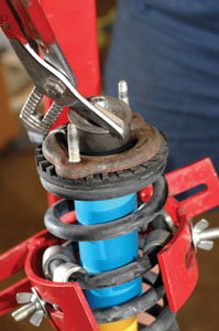 DIY Shock & Strut Installation - Extreme How To